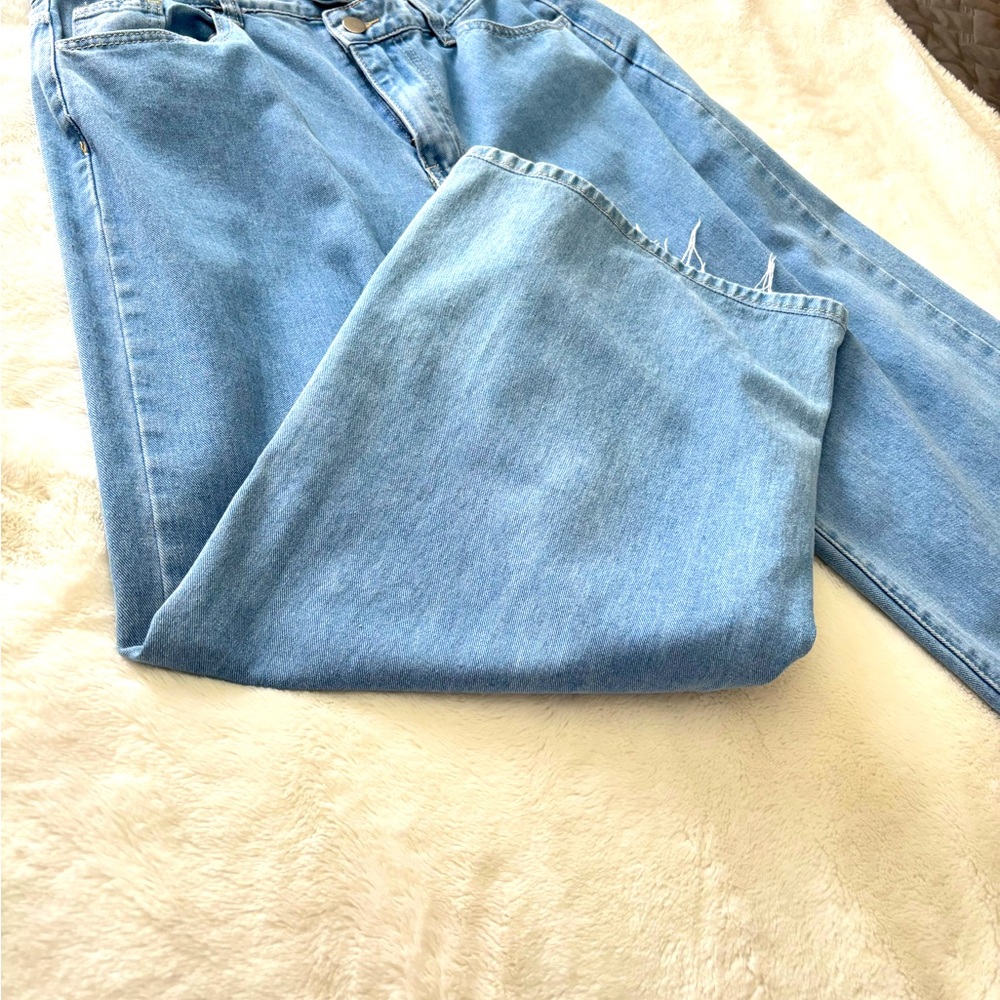 EUC- High Waist Women's wide leg Jeans with double button wore once very cute! - Picture 10 of 14